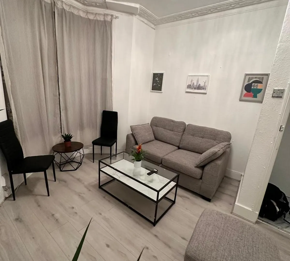 Millais Road 3 Bedroom Flat Londra 0*,  Regno Unito