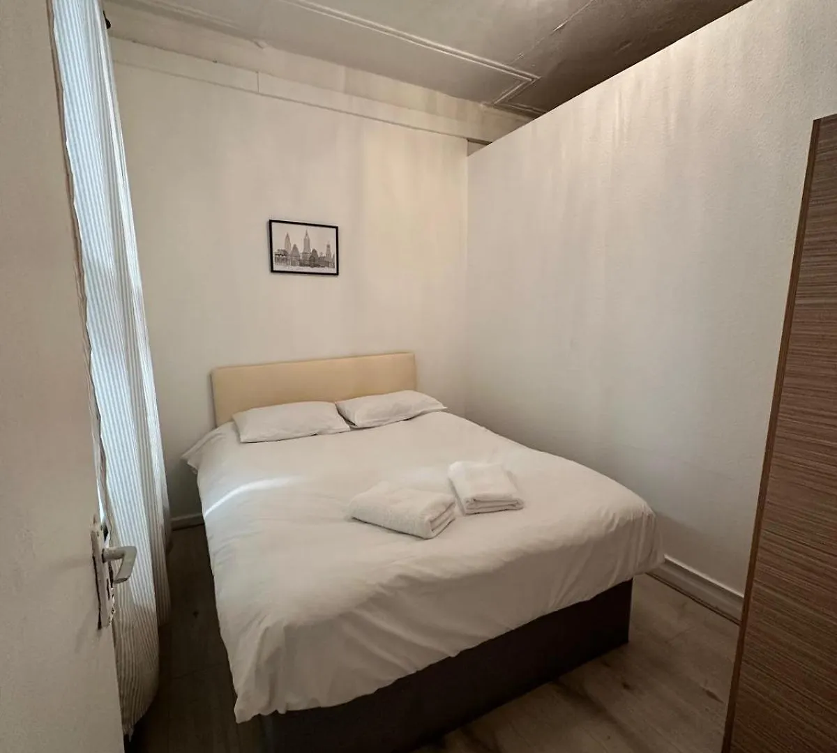 Millais Road 3 Bedroom Flat Londra Appartamento