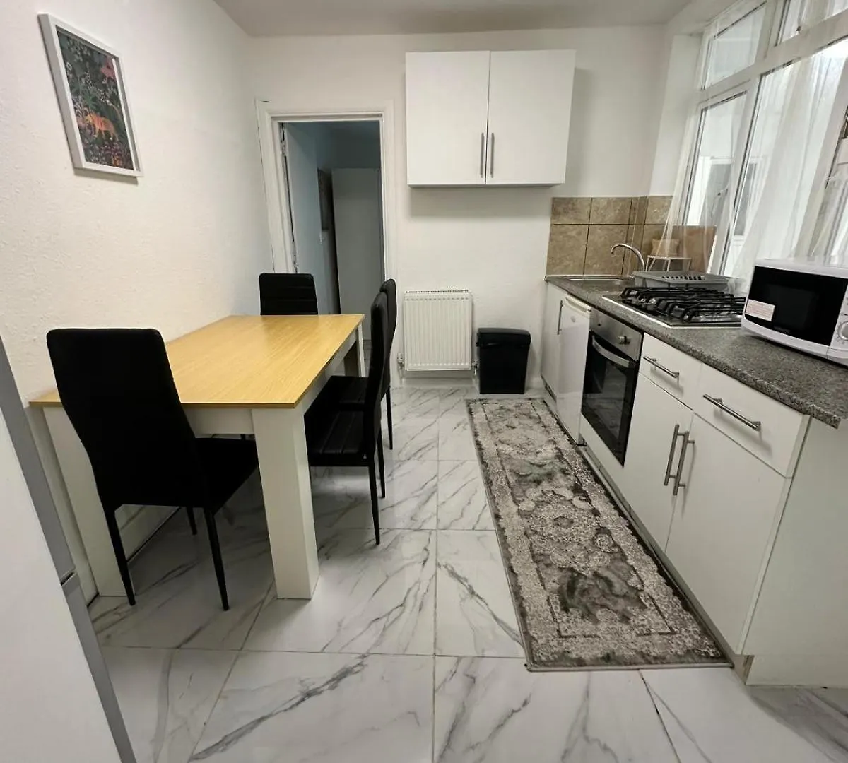 Millais Road 3 Bedroom Flat Londra Appartamento