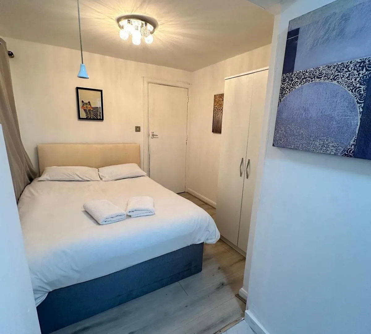 Millais Road 3 Bedroom Flat Londra 0*,  Regno Unito