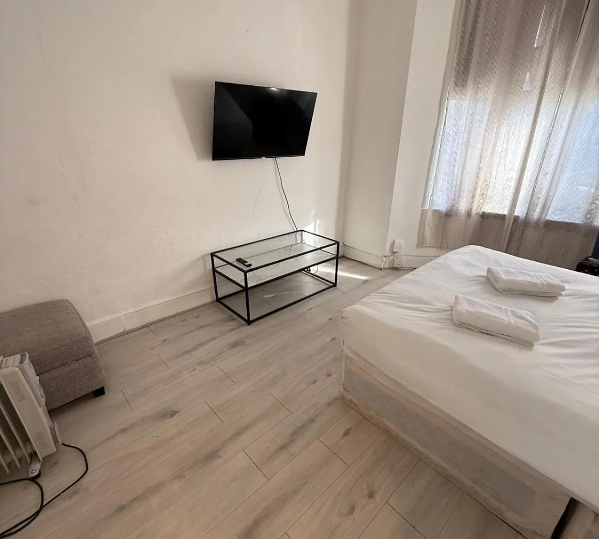 Millais Road 3 Bedroom Flat Londra Regno Unito