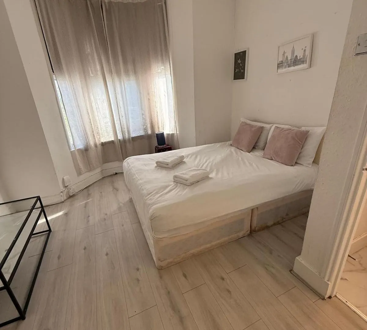 Millais Road 3 Bedroom Flat Londra Appartamento